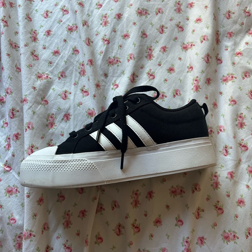 adidas nizza women’s 7 1/2 PLATFORM